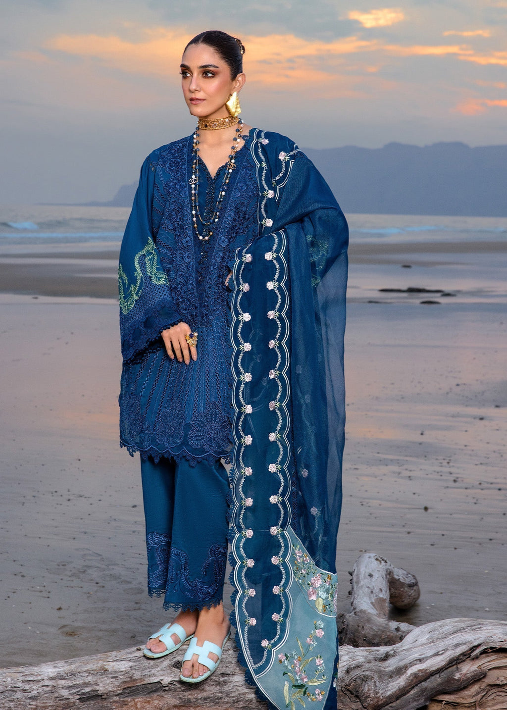 Crimson | Lawn 24 | Ulysses - Midnight - House Of Anaya
