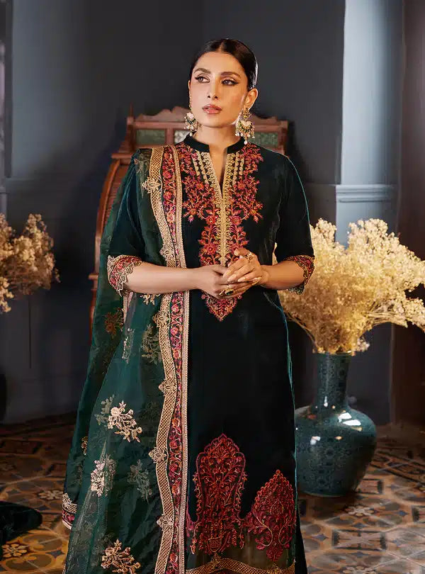 Zainab Chottani | Luxury Velvet Collection 23 | Zelena - Riwayat-e-Khas