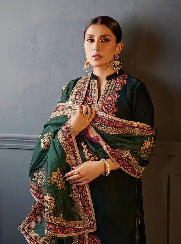 Zainab Chottani | Luxury Velvet Collection 23 | Zelena - Riwayat-e-Khas